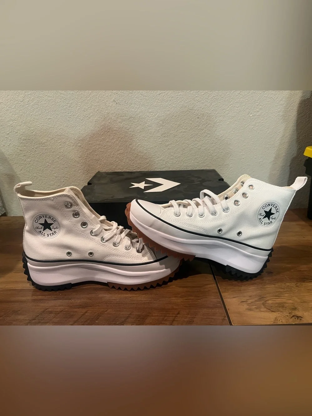 RUN STAR HIKE HI - Platform High-Top Converse Canvas Sneakers in White